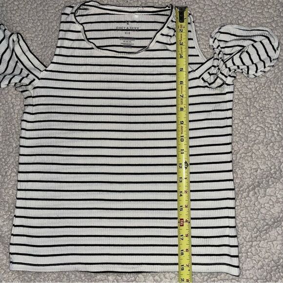 Aeo black white stripe soft n sexy rib Cold shoulder with flutter sleeve - Picture 6 of 6